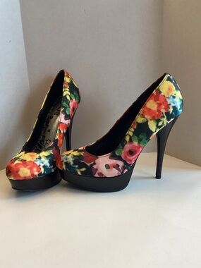 🔥Brash Size 8 Floral Print 1.5” Platform 5.5” High Heels